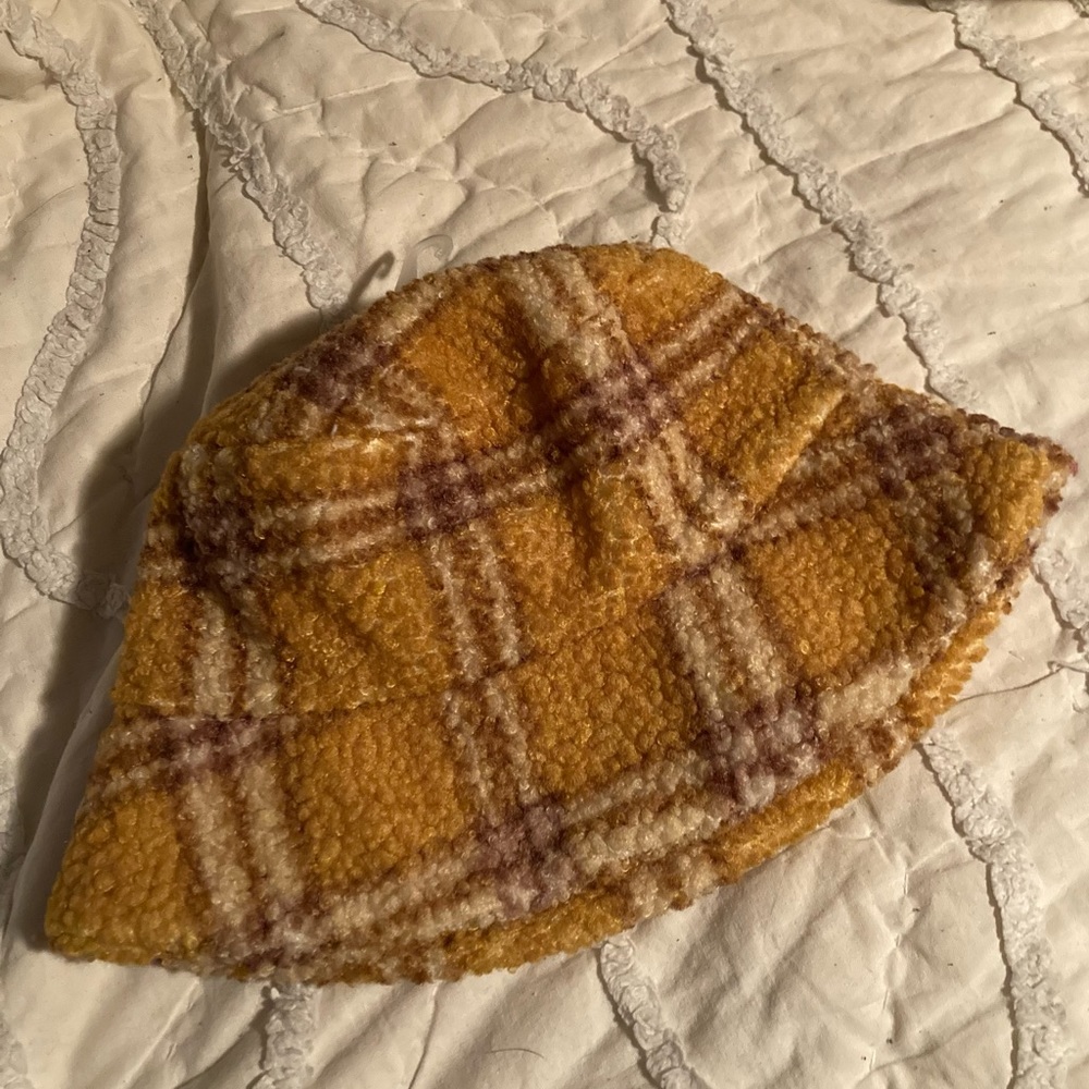 Urban Outfitters bucket hat